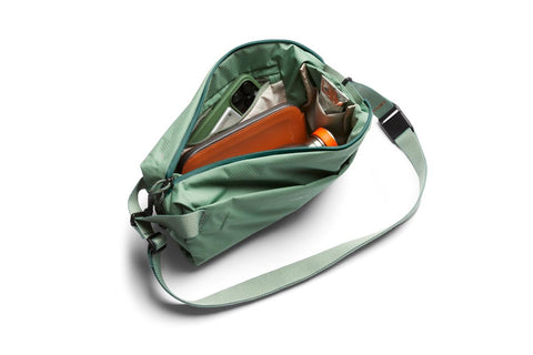 Bellroy Lite Sling, Sling Crossbody Bag For Men & Women, Lightweight Water-resistant Materials, Perfect for Travel, 7L Bellroy