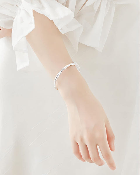 Kim Carrey S925 Silver Bangle Bracelet for Women, Elegant Women‘s Sterling Silver Bracelet Bangle Adjustable 6.4-7.8 inches Small Size (Mobius) Kim Carrey