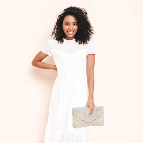 Bridal Purse Ivory Scallop Pearl Clutch Bag, Bridal Clutch, Hand Beaded Bride Purse for Evening Bag, Bachelorette Party, Gifts for Engagement, Bridal Shower, Wedding Party Pretty Robes