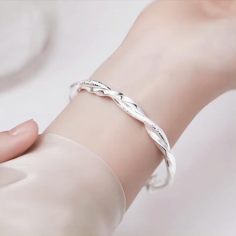 Kim Carrey S925 Silver Bangle Bracelet for Women, Elegant Women‘s Sterling Silver Bracelet Bangle Adjustable 6.4-7.8 inches Small Size (Mobius) Kim Carrey