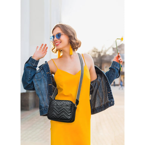 Shrrie Quilted Crossbody Bags for Women Trendy Crossbody Purse Small Crossbdy Bags for Women with Wide Strap Shrrie