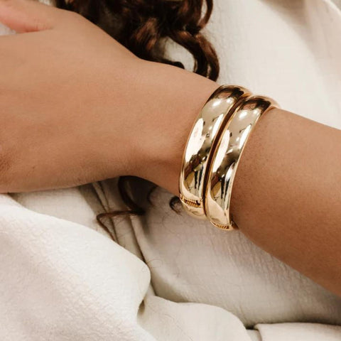 Ettika Gold Bangles For Women. Chunky Gold Bracelets, Set of Womens Bracelets. 2Pcs Simple Stackable 18K Gold Plated Bangles, Jewelry Ettika