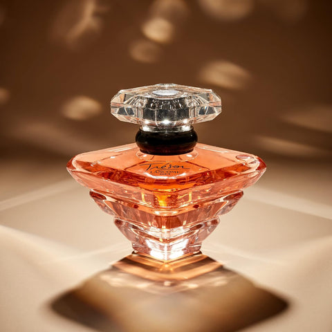 Lancôme Trésor Eau de Parfum - Long Lasting Fragrance with Notes of Rose, Lilac, Peach & Apricot Blossom - Elegant & Romantic Women's Perfume - 1.7 Fl Oz Lancôme