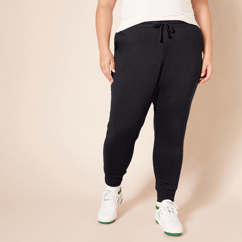 Amazon Essentials Women's Fleece Jogger Sweatpant (Available in Plus Size), Black, Large Amazon Essentials
