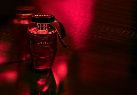 Victoria's Secret Very Sexy Eau de Parfum, Women's Perfume, Notes of Vanilla Orchid, Sun-Drenched Clementine, Wild Blackberry, Very Sexy Collection (1.7 oz) Victoria's Secret