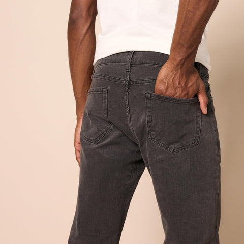 Amazon Essentials Men's Straight-Fit Stretch Jean - Discontinued Colors, Washed Black, 28W x 28L