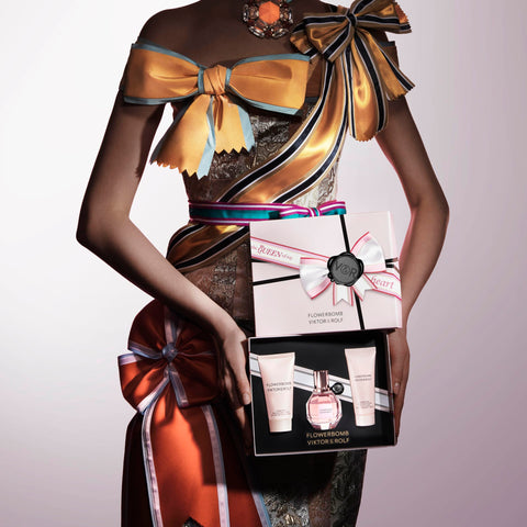 Viktor&Rolf - Flowerbomb Eau de Parfum - Women's Perfume Routine Gift Set - Floral & Woody - Travel Sized Perfume, 1 Fl Oz, Body Cream, 1.4 Fl Oz & Body Lotion, 1.7 Fl Oz Viktor&Rolf