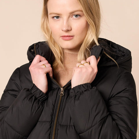 Amazon Essentials Women's Heavyweight Quilted Hooded Puffer Winter Jacket with Adjustable Waist, Black, X-Large Amazon Essentials