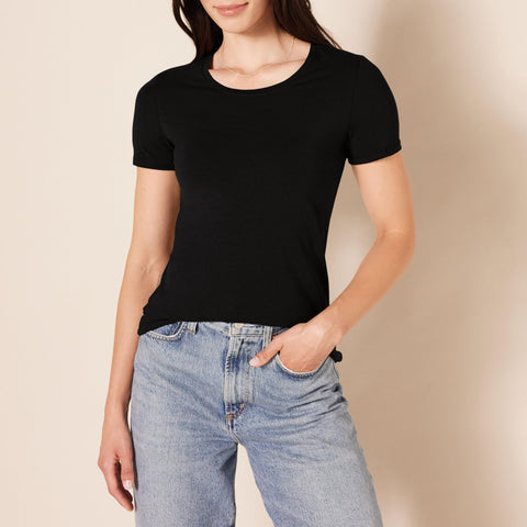 Amazon Essentials Women's Regular-Fit Short-Sleeve Crewneck T-Shirt, Pack of 4, Black/White, X-Large Amazon Essentials