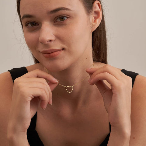 Tewiky Heart Necklace, Cute Necklaces for Teen Girls 14k Gold Plated Trendy Open Heart Choker Necklaces Aesthetic Dainty Gold Necklace Simple Gold Jewelry for Women Girls Gifts Tewiky