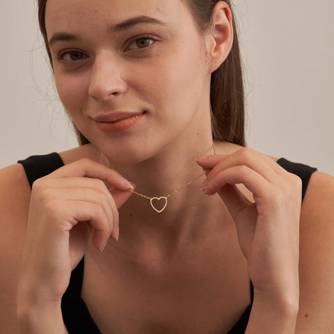 Tewiky Heart Necklace, Cute Necklaces for Teen Girls 14k Gold Plated Trendy Open Heart Choker Necklaces Aesthetic Dainty Gold Necklace Simple Gold Jewelry for Women Girls Gifts Tewiky